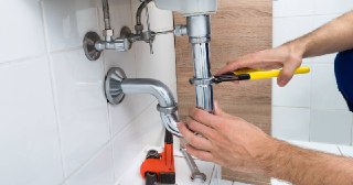 Сантехнические работы Добрянка цена 472 руб. Услуги сантехника